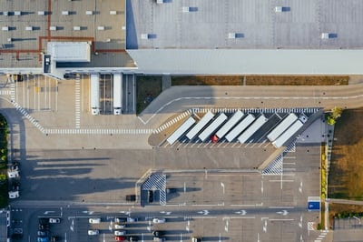 Comment la vidéosurveillance sécurise les entrepôts de stockage et centres logistiques